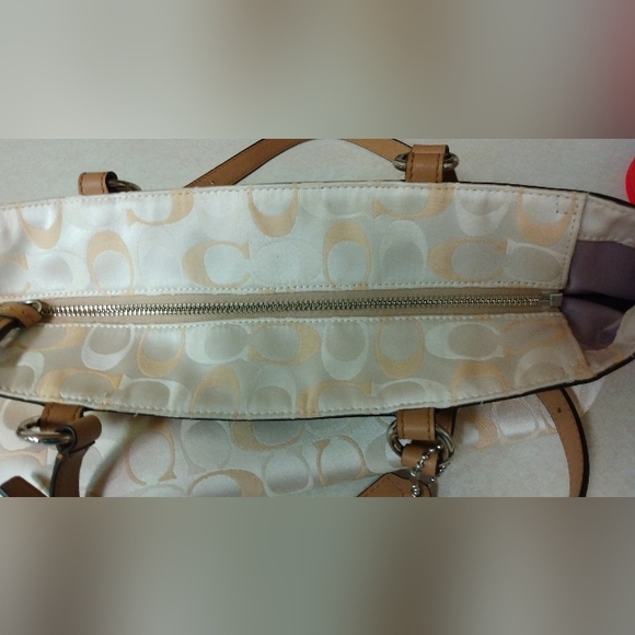 Coach East West tote/handbag NWOT - Picture 4 of 6